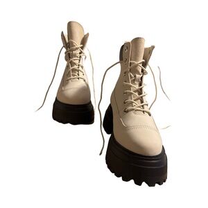 Women'sTimberland Cream Lace-Up Boots